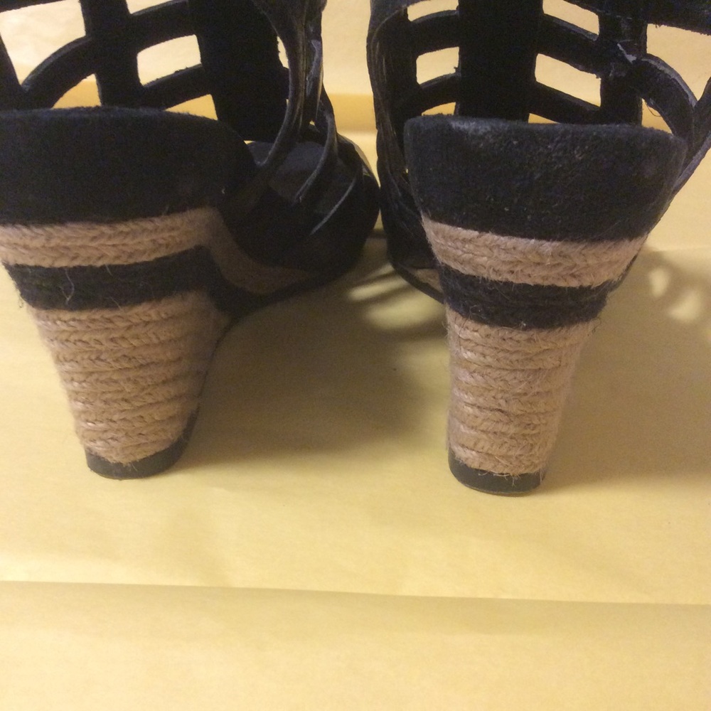 AEROSOLES - Picture 4 of 6